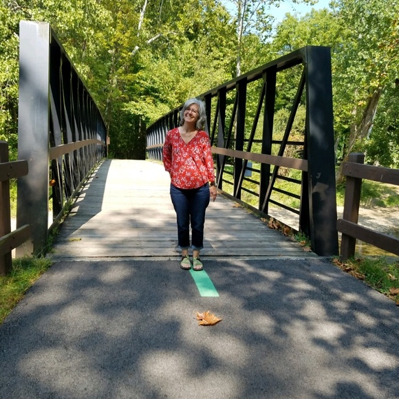 Meet your Posher, Beth - Picture 1 of 1